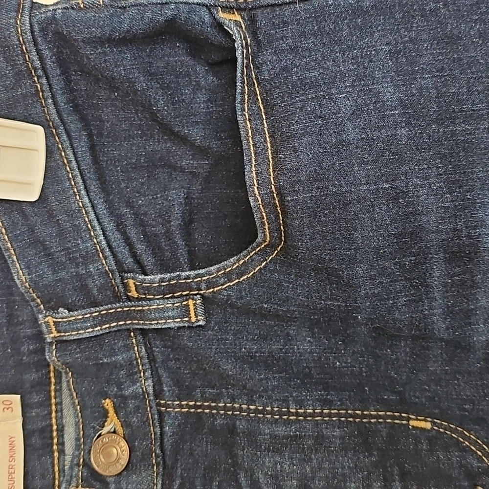 Levis 720 High Rise Jeans - Picture 4 of 11
